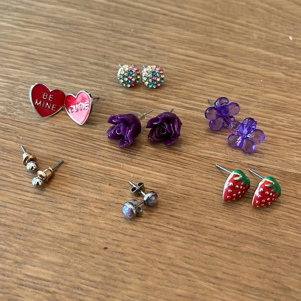 7 pair of stud earrings! Make a statement! Perfect condition!